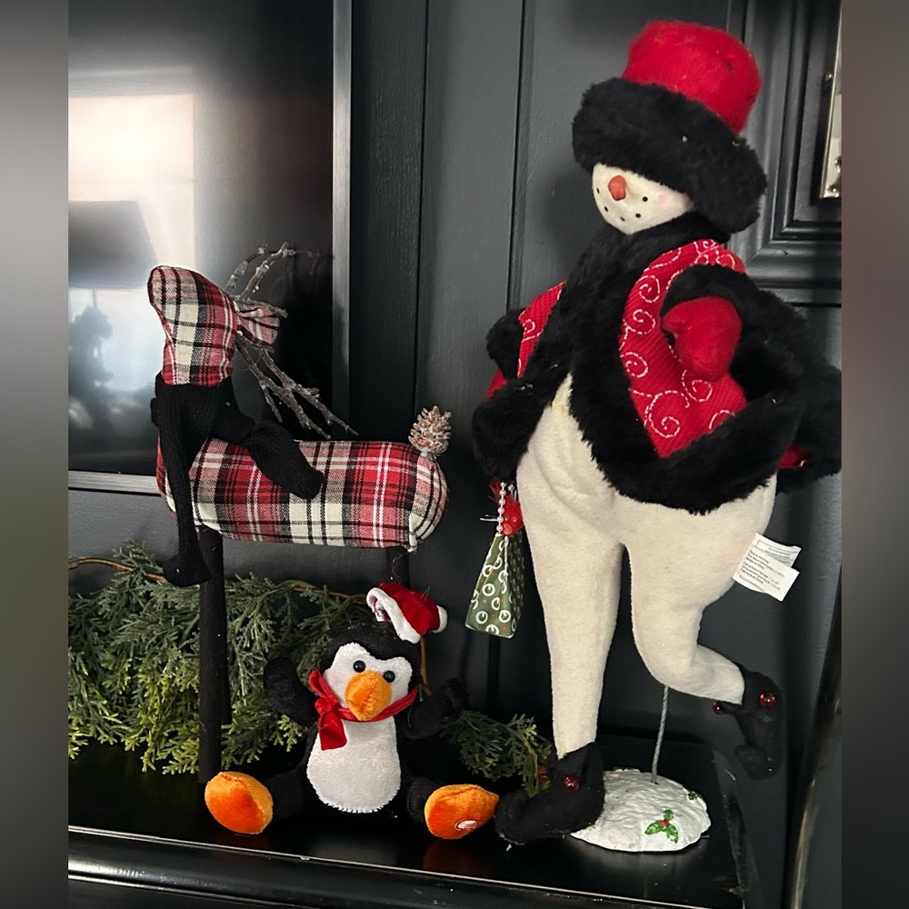 Festive Snowman and Penguin Holiday Decor Set